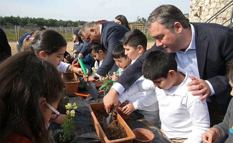 Bucalı çocuklar toprakla tanışıyor