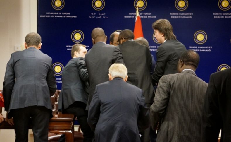 Burkina Faso'lu bakan, basın toplantısı sırasında baygınlık geçirdi (2)