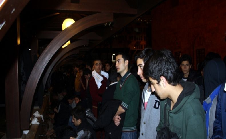 Bursa'da yeni yılın ilk sabah namazında Ulu Cami doldu taştı