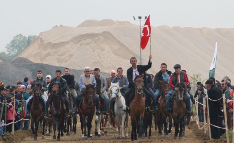 Bursa’nın fethinin 687. yıl dönümü Rahvan Atları Koşusu ile kutlandı