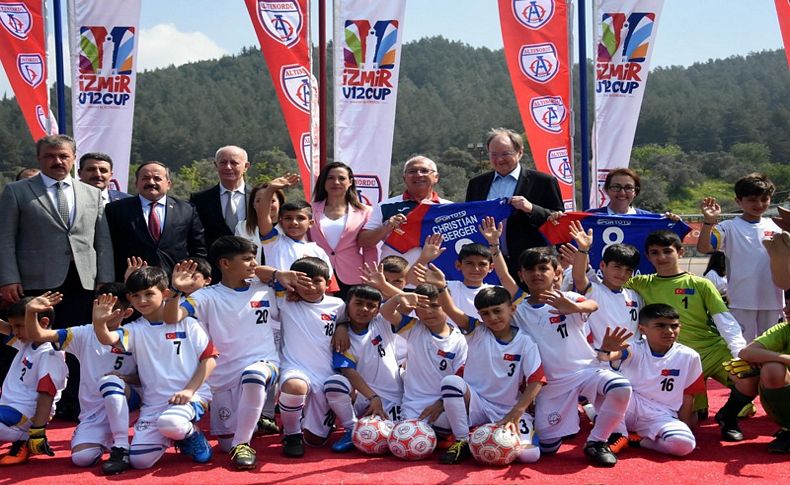 Büyükelçi Berger, Uluslararası U12 İzmir Cup'ın açılışına katıldı