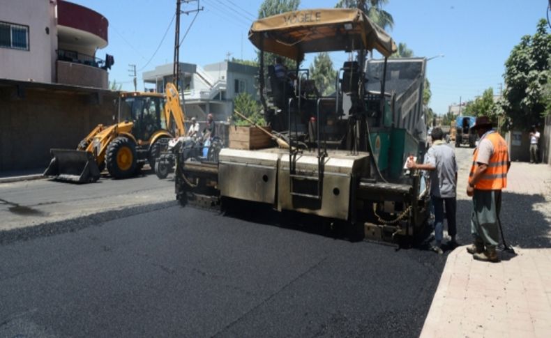 Büyükşehir, asfaltlama çalışmalarını bayramda da sürdürdü