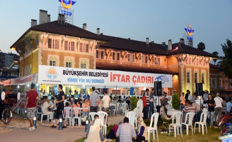 Büyükşehir ve Kimse Yok Mu çadırında ilk iftar