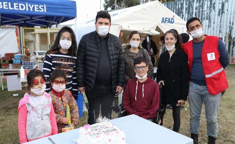 Çadır kentte Damla'ya doğum günü sürprizi
