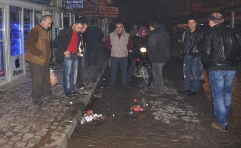 Çalıştiğı iş yerinin önünde döner bıçaklı saldırıya uğradı