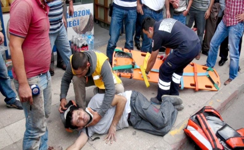 Cami duvarına yalıtım yapan işçi 5 metre yüksekten düştü
