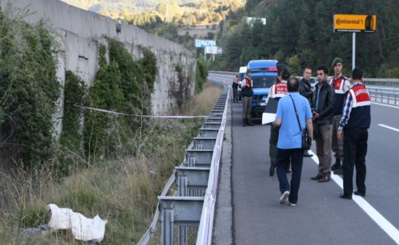 Çarpıp kaçan sürücü taksirle adam öldürmekten aranıyor