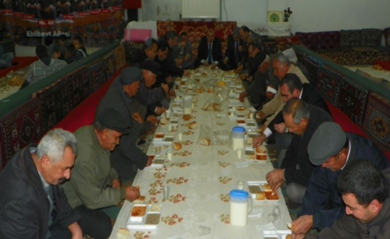 Cemevindeki iftar kaynaştırdı