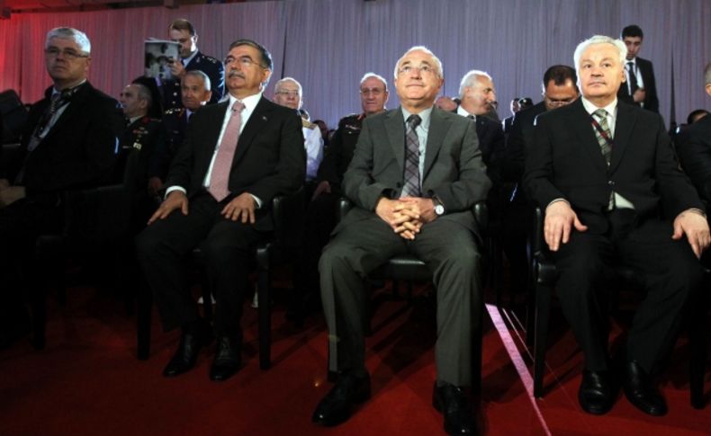 Cemil Çiçek: Barışı tesis etmenin yolu güçlü savunma sanayiidir