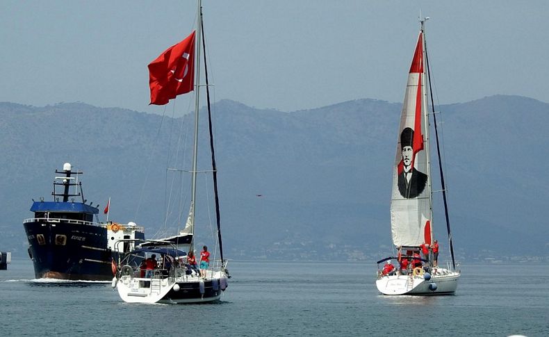 Çeşme'de 19 Mayıs coşkusu denize taştı