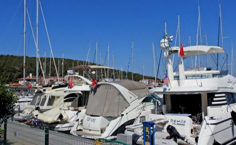 Çeşme'de 414 tekne Türk Bayrağı'na geçti