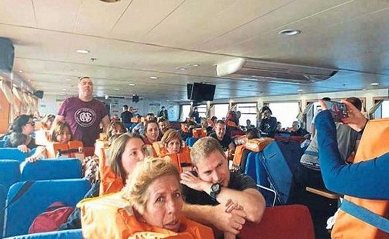 Türk turistleri götüren tekne fırtınaya yakalandı