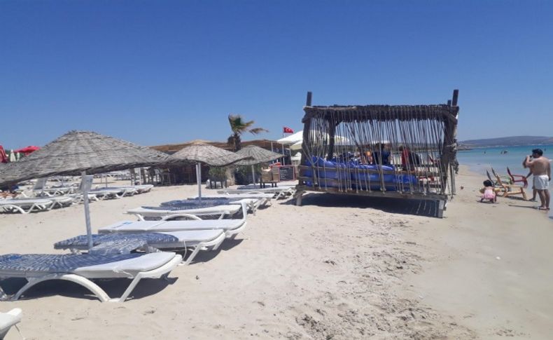 Çeşme plajlarındaki bin beş yüz liralık loca işgaline tepki!