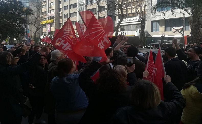 CHP İzmir İl Başkanlığı önünde 'Buca' isyanı