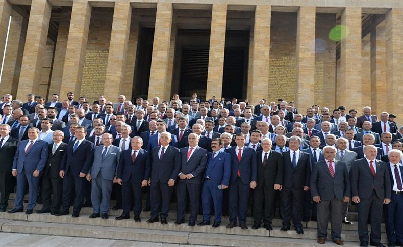 CHP'li belediye başkanları Anıtkabir'de