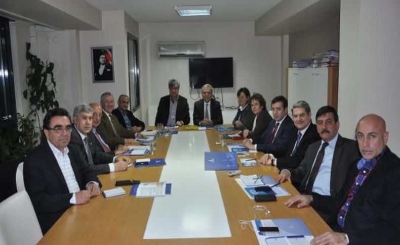 Chp, Izmir'de Seçim Stratejisini Belirledi: Projeler, Demokrasi Ve Özgürlükler Konusunda Geriye Gidişler Halka Anlatilacak