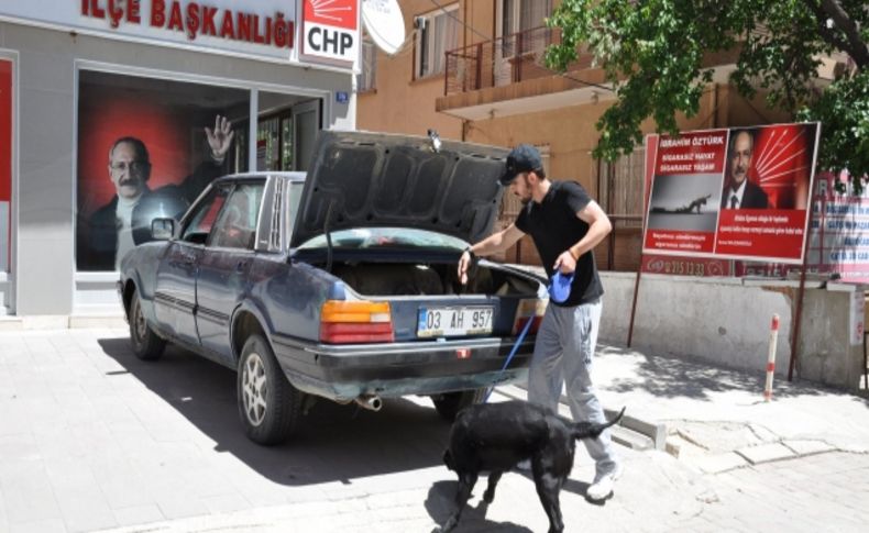 CHP önüne aracını bırakan inşaat işçisi bomba paniğine neden oldu