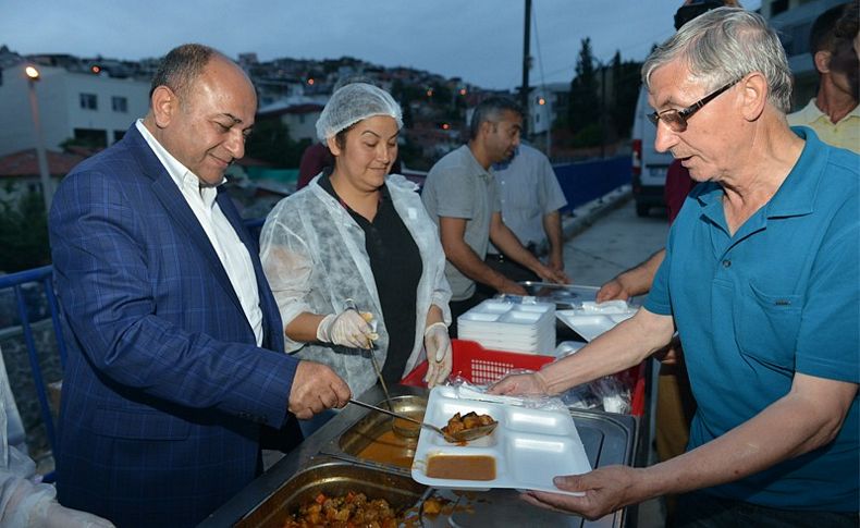 Çiğli Belediyesinden her mahallede iftar yemeği