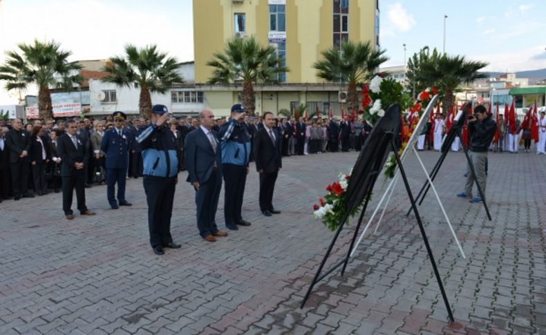 Çiğli’de Ata’ya saygı duruşu