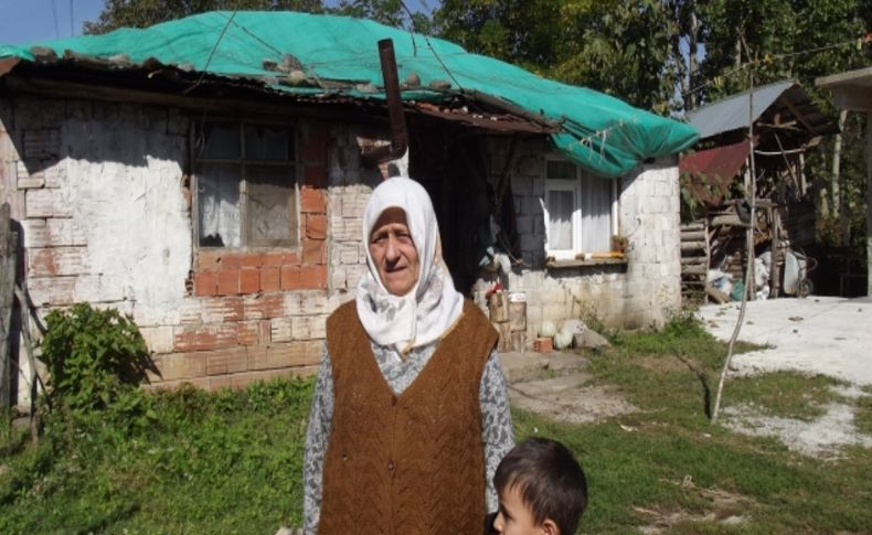 Cihan'ın haberi ses getirdi; Bakanlık naylon çatılı evdeki aileye destek oldu