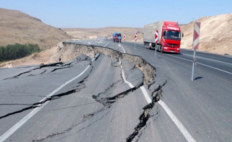 Cizre’de İpek Yolu yer yer çöküyor