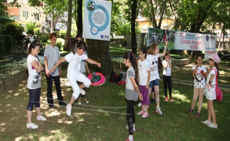 Çocuklar, unutulan 'körebe ve beştaş'ı hatırladı