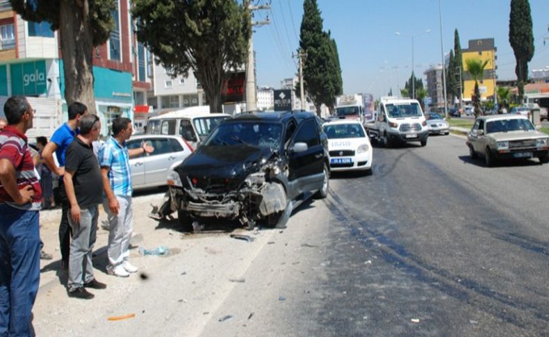İzmir'de feci kaza: İki temizlik işçisi ağır yaralandı