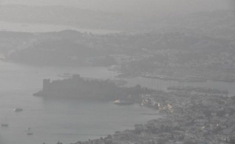 Çöp ve atıkları yakarken Bodrum'u duman altında bıraktılar