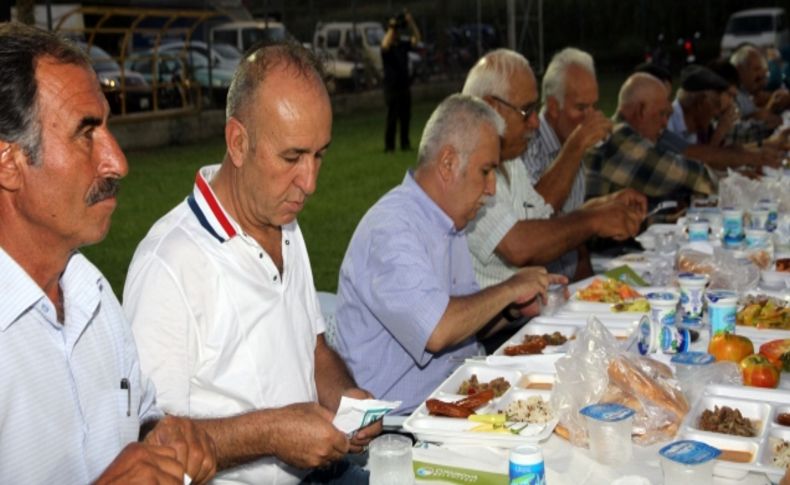 Çukurova’da iftar sofrası Şambayat ve Yeni Mahalle’de kuruldu