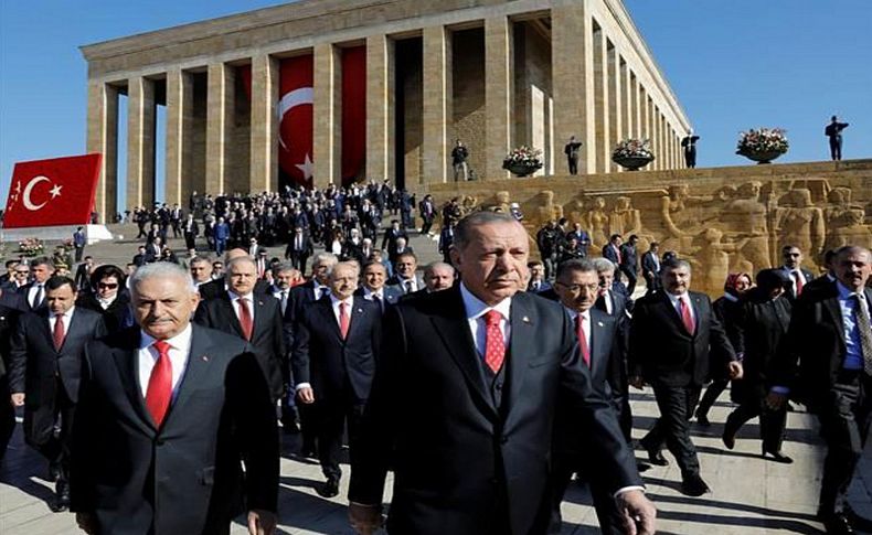 Cumhurbaşkanı Erdoğan'dan Anıtkabir'de 29 Ekim mesajı
