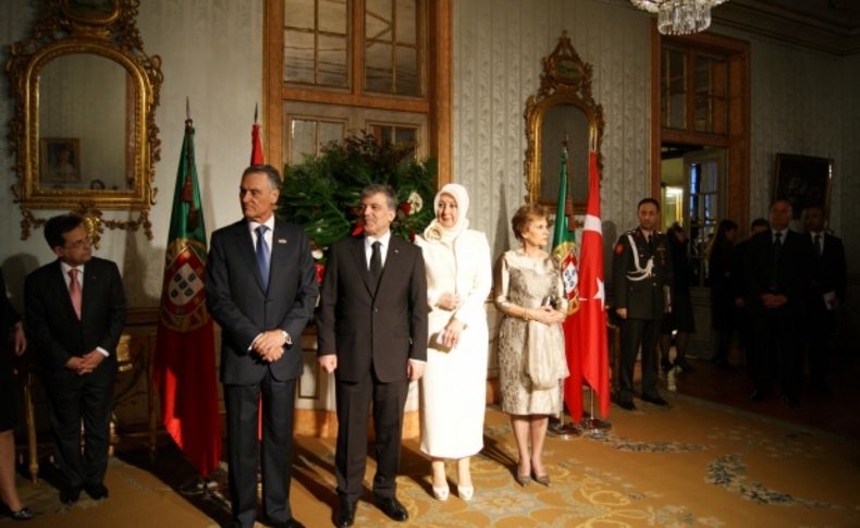 Cumhurbaşkanı Gül ve eşi, onurlarına verilen akşam yemeğine katıldı