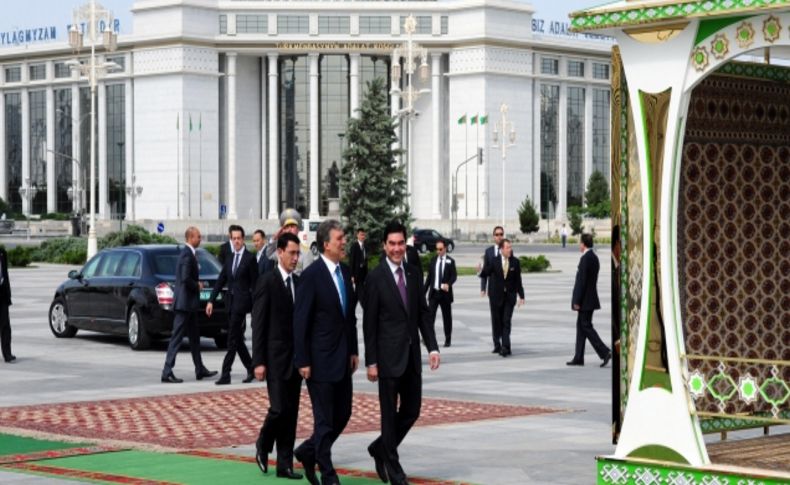 Cumhurbaşkanı Gül’e Türkmenistan’da özel karşılama