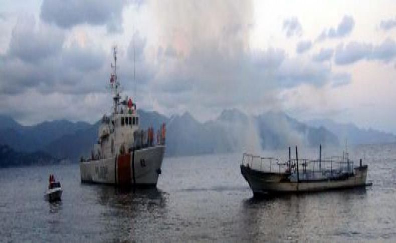 Dalış teknesi battı, yolcuları sahil güvenlik kurtardı