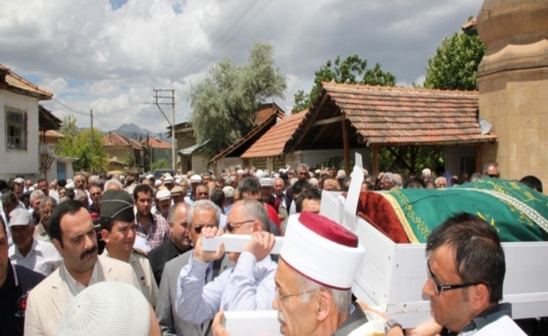 Danıştay 5. Daire üyesi Davaz'ın vefat eden babası son yolculuğuna uğurlandı