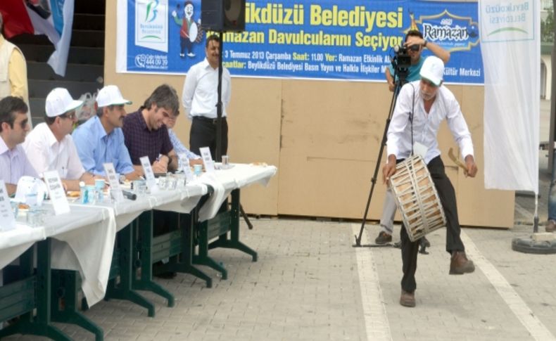 Davulcular, Ramazan'da çalmak için kıyasıya yarıştı