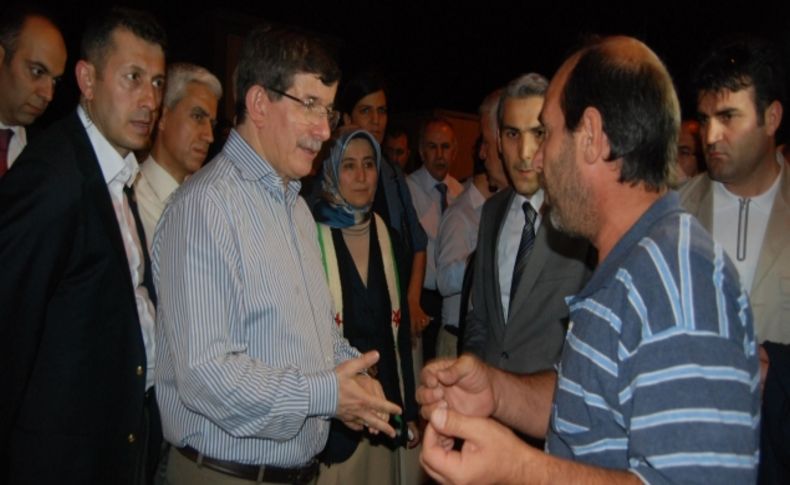 Davutoğlu ilk iftarı Suriyelilerle açtı: Siz bu coğrafyanın asli sahiplerisiniz