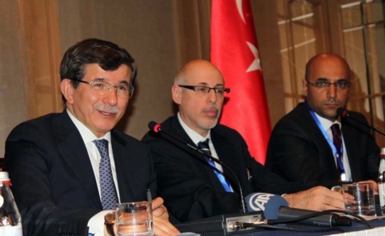 Davutoğlu, Kazakistan'daki Türk vatandaşlarıyla bir araya geldi