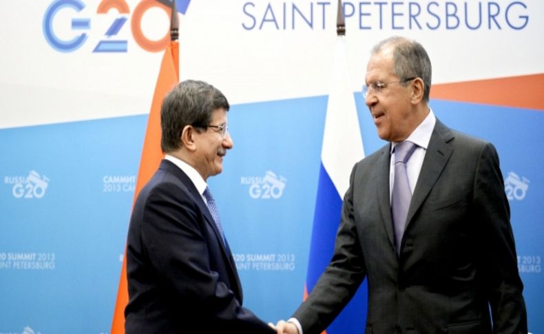 Davutoğlu, Rusya Dışişleri Bakanı Lavrov ile bir araya geldi