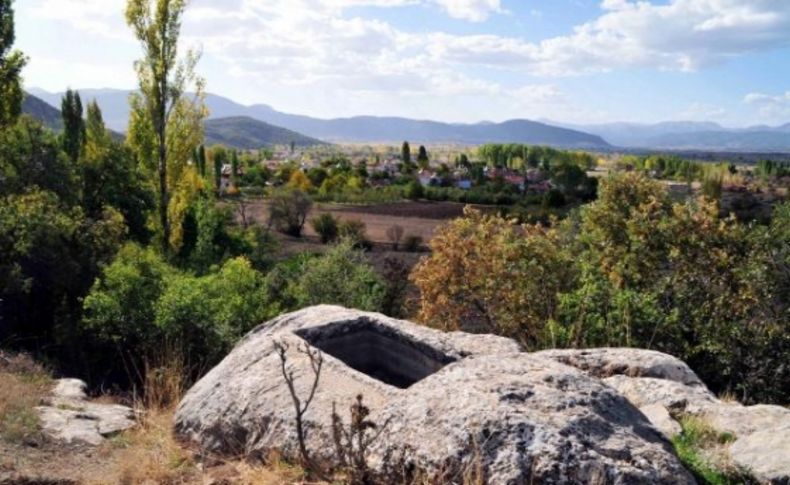 Defineciler beldeyi köstebek yuvasına çevirdi, savaşçı kadın figürü yok oldu