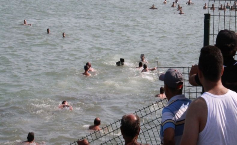 Denizde boğulma tehlikesi geçiren çocuğu kurtardı, hayatını kaybetti