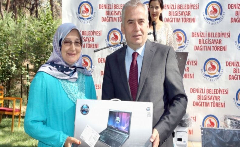 Denizli Belediyesi muhtarlara dizüstü bilgisayar ve yazıcı hediye etti