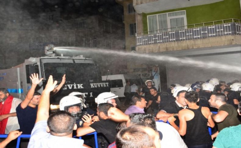 Denizli'de terör protestosuna polis müdahalesi