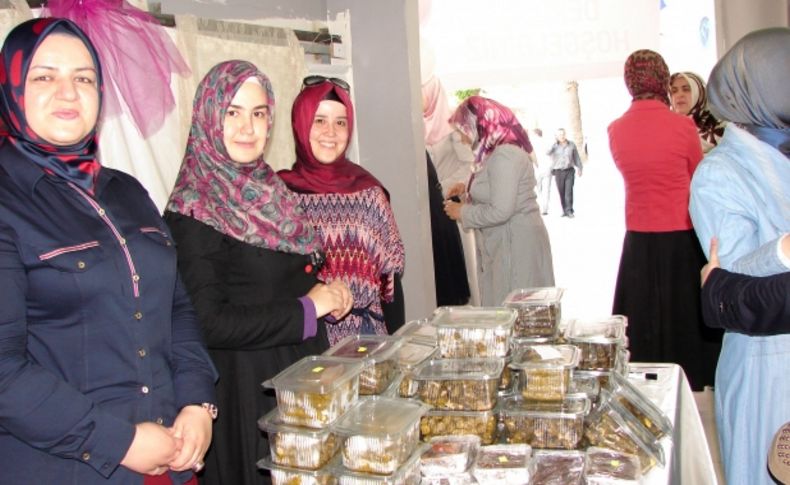 Denizli’de Armoni ve Mahruyan Hanımlar derneklerinden öğrenciler yararına kermes