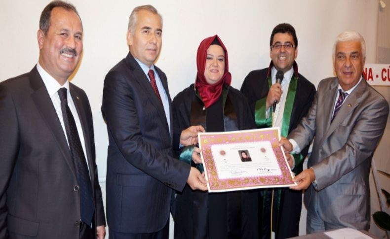 Denizli’de başörtüsüyle yemin eden ilk avukat Sena Özer oldu