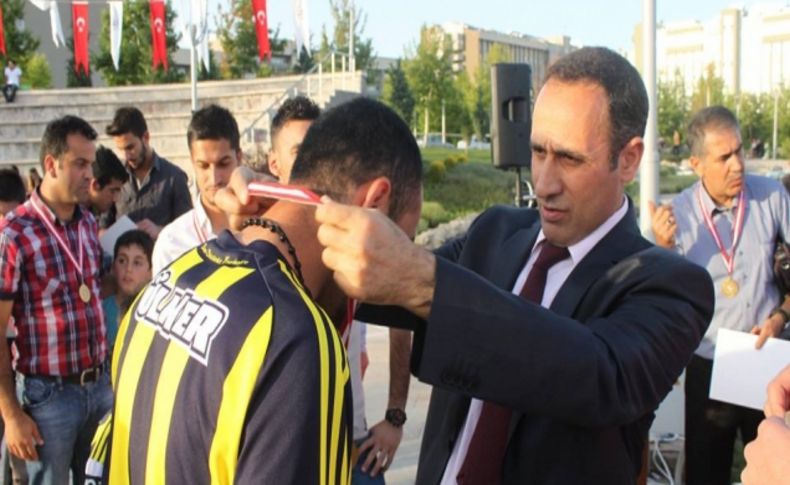 Dereceye giren öğrenci ve vatandaşlara peynirli ekmek ikram edildi