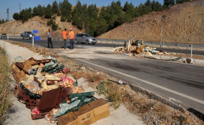 Devrilen TIR, Ankara-Samsun karayolunu trafiğe kapattı