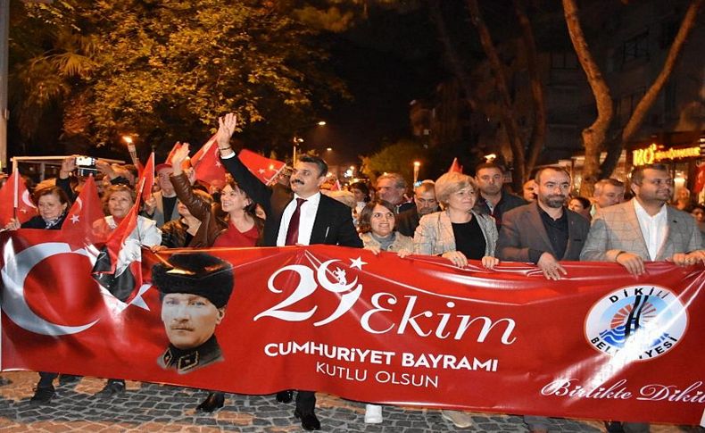 Dikili’de Cumhuriyetin 96. yaşı kutlandı