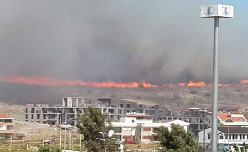 İzmir'in iki ilçesinde yangın paniği