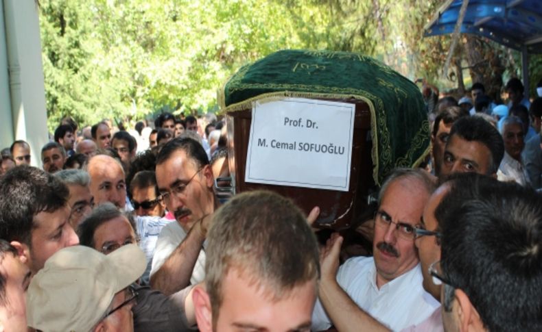 Diyanet İşleri Başkanı Görmez, hocasını son yolculuğuna uğurladı