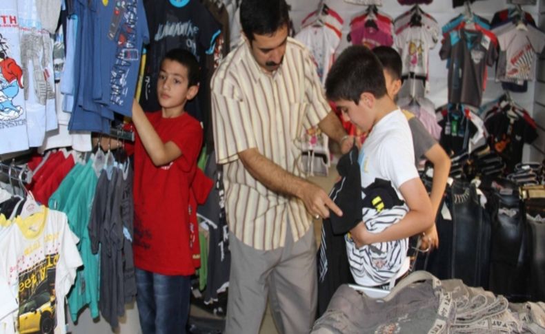 Diyarbakır esnafı, iki haftada Kur’an öğrenen 100 çocuğa bayramlık aldı
